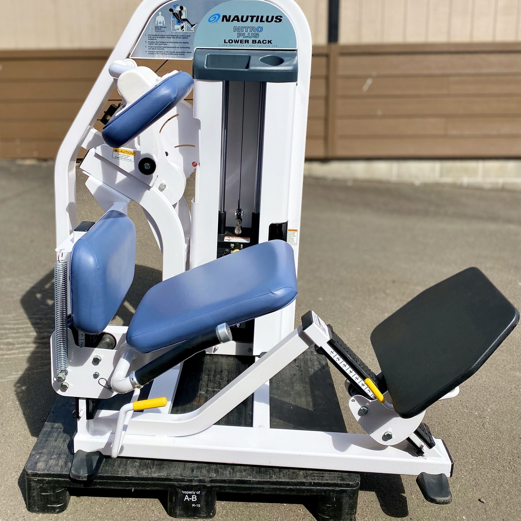 Left side view of the Nautilus Nitro Plus Lower Back