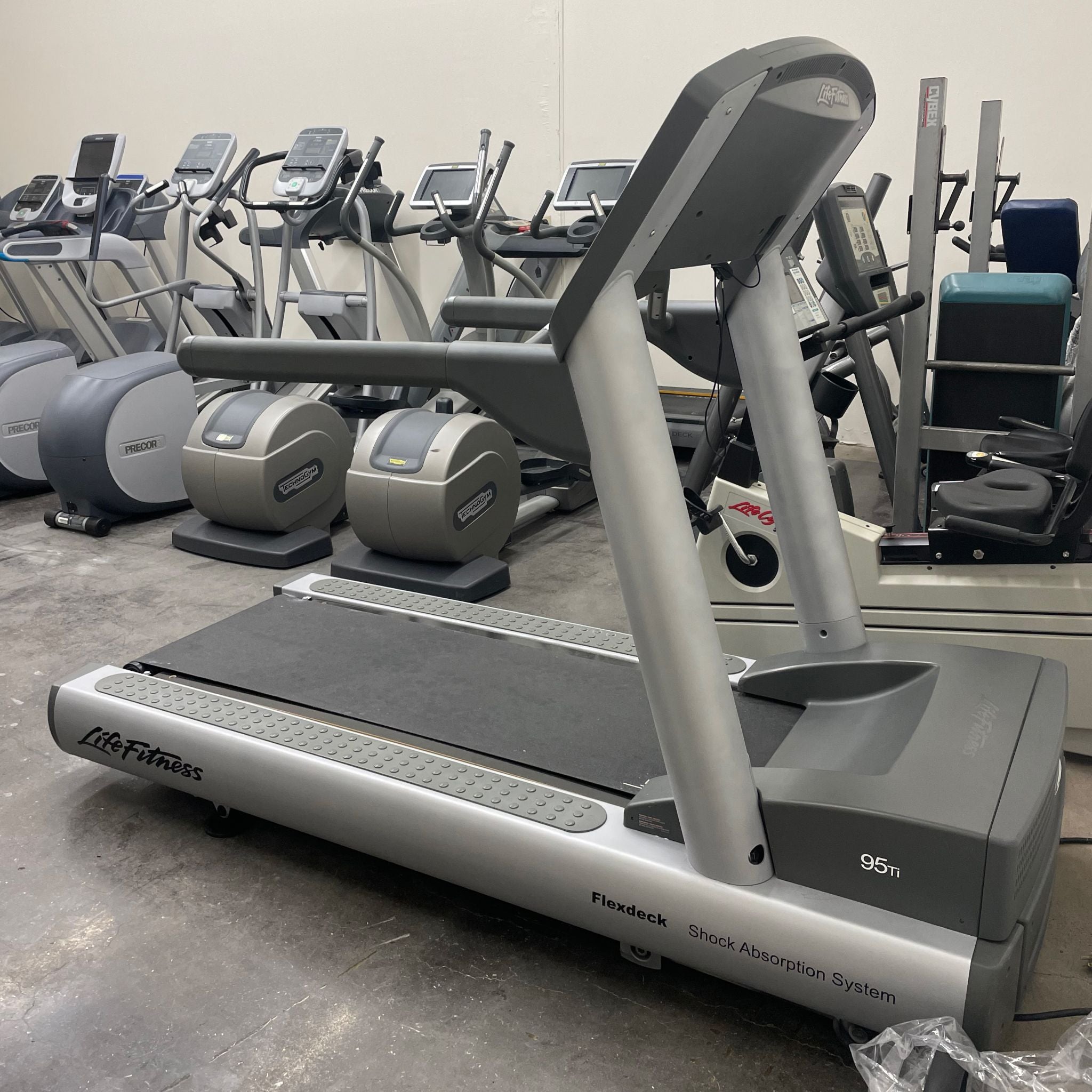 Life fitness best sale t95i treadmill